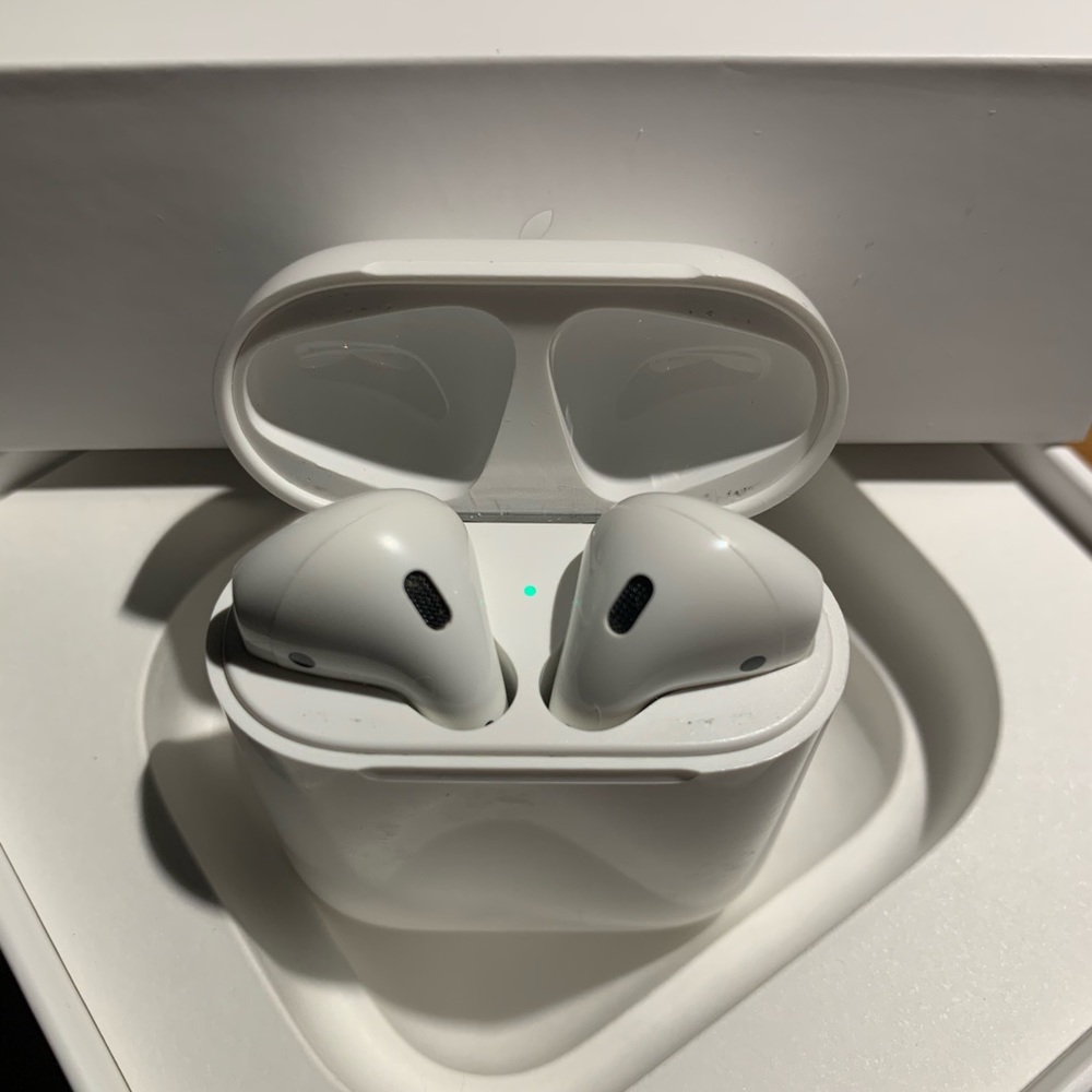 Apple AirPods 1st generation